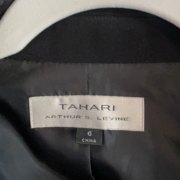 Tahari Business suit. Mint condition. - Picture 3 of 5